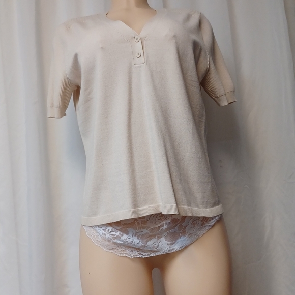 Women Cabi Campus Cream V-Neck Short Sleeve Top - Picture 12 of 13